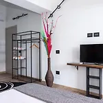 לינה וארוחת בוקר Living G
